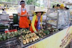 Gian hàng bán chuối nếp nướng của chị Thủy tại Singapore - Ảnh: WSFC